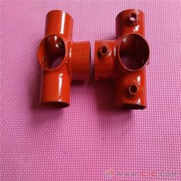 三通彎頭底座扣件 淘氣堡扣件生產(chǎn)廠家的品質(zhì)之選